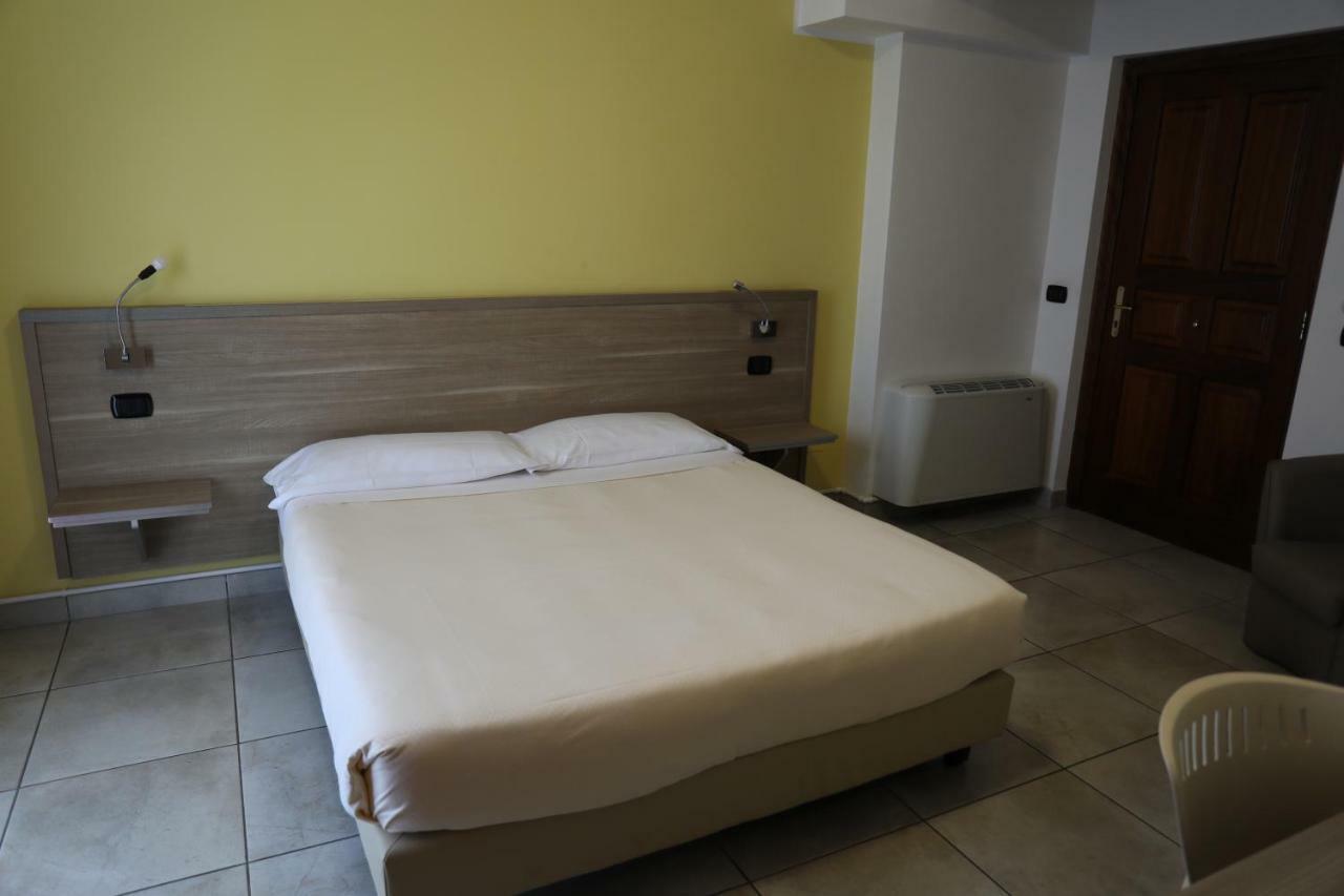 Hotel Garnì House Majorana Rende Esterno foto